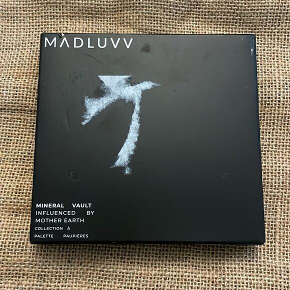 Madluvv Mineral Vault Eyeshadow Palette New - Picture 3 of 5